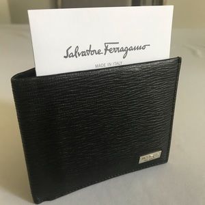 Embossed Leather Bi-Fold Wallet Black/Red